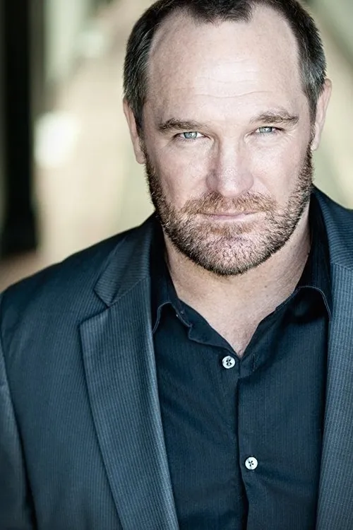 Patrick Robert Smith interpretando a Male Masseuse