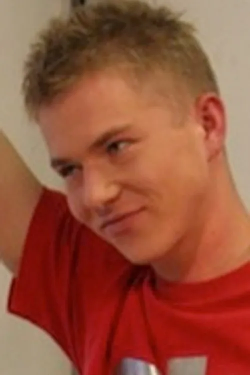 Patrik Dorsy interpretando a Archive Footage