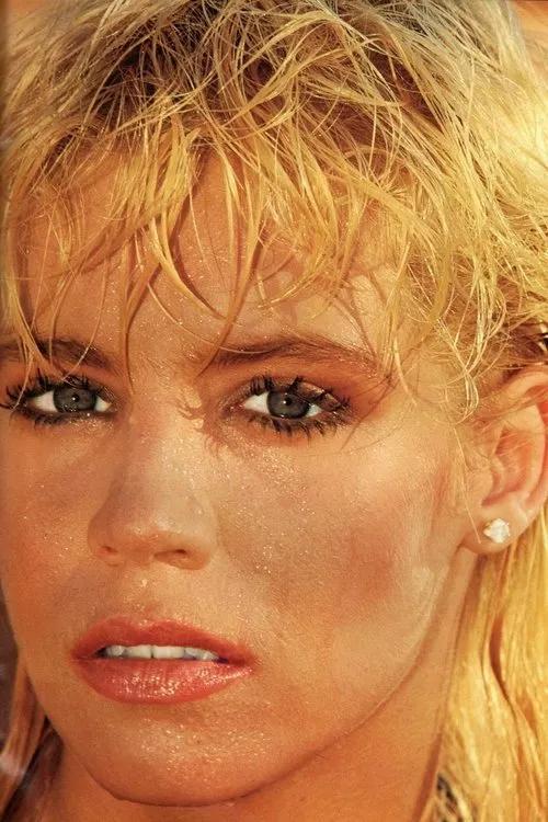 Patti Petite interpretando a Bess