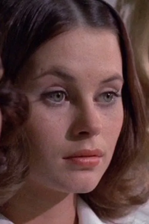 Patty Byrne interpretando a Barbara