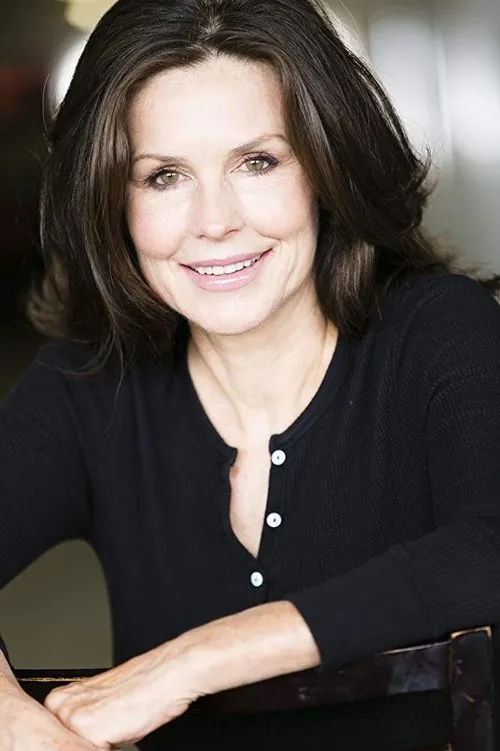 Patty Lotz interpretando a Wife (Karen)