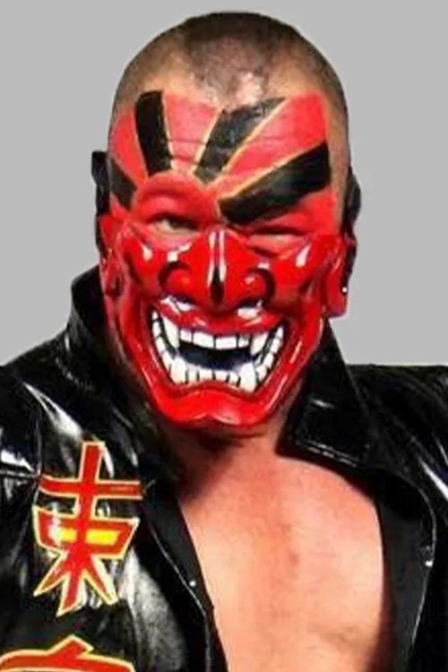 Paul Antone interpretando a Kahagas