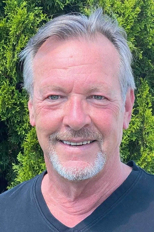 Paul Boyer interpretando a Mover