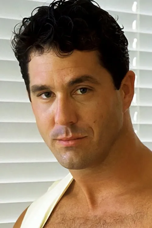 Paul Carrigan interpretando a 