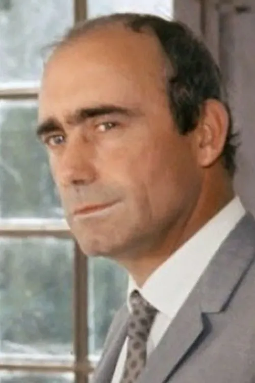 Paul Crauchet interpretando a Osam