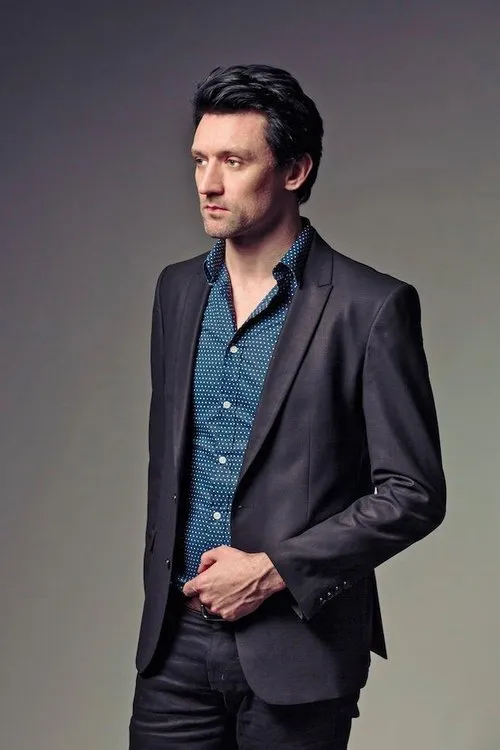 Paul Dempsey interpretando a Himself