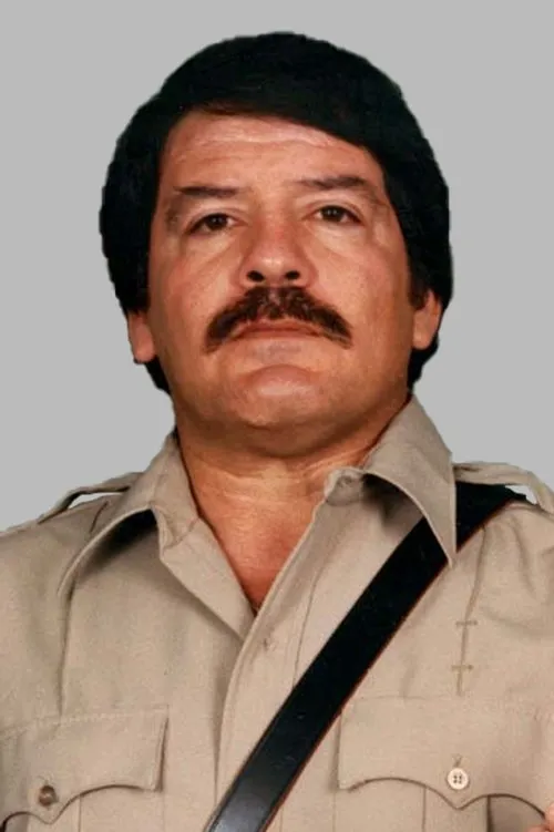 Paul Frederick interpretando a Paul Jones