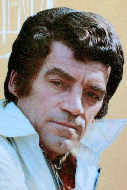 Paul Gauthier interpretando a 