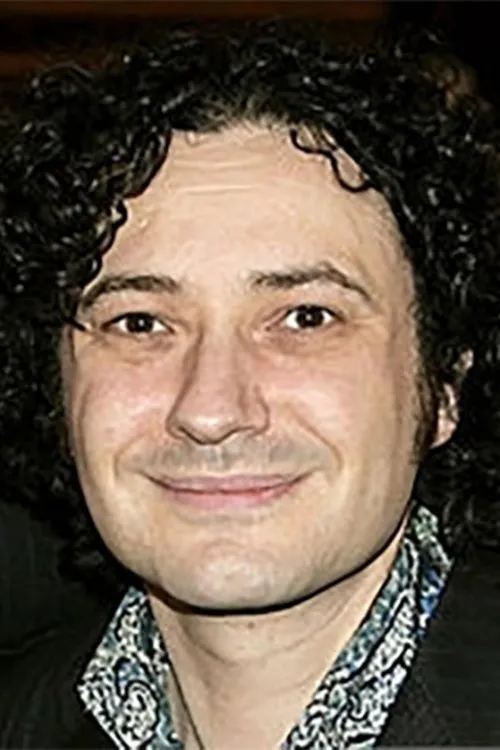 Paul Hays-Marshall interpretando a Barbara Dixon