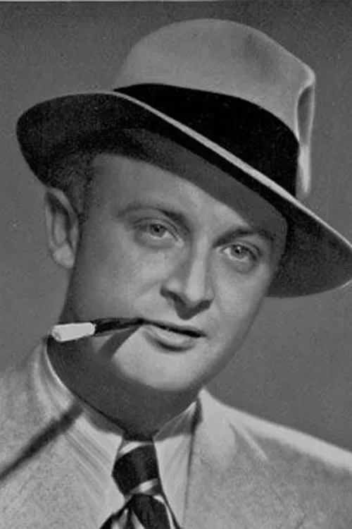 Paul Hoffmann interpretando a Kardinal