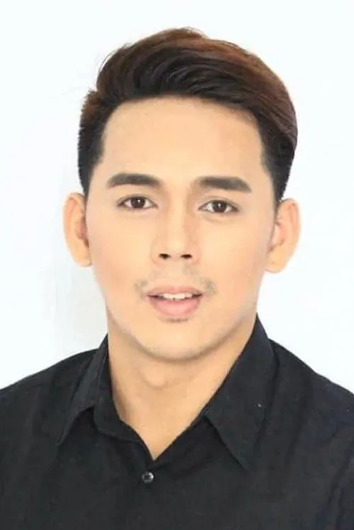 Paul Jake Paule interpretando a Winston