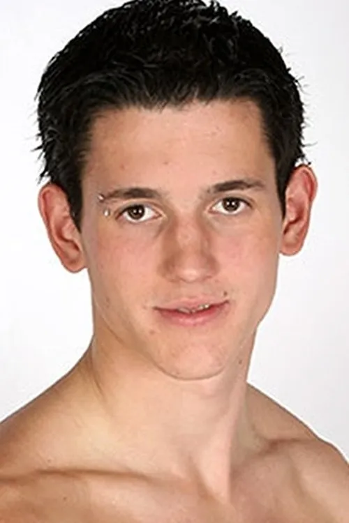 Paul Jerremy interpretando a Lucky Chrebet