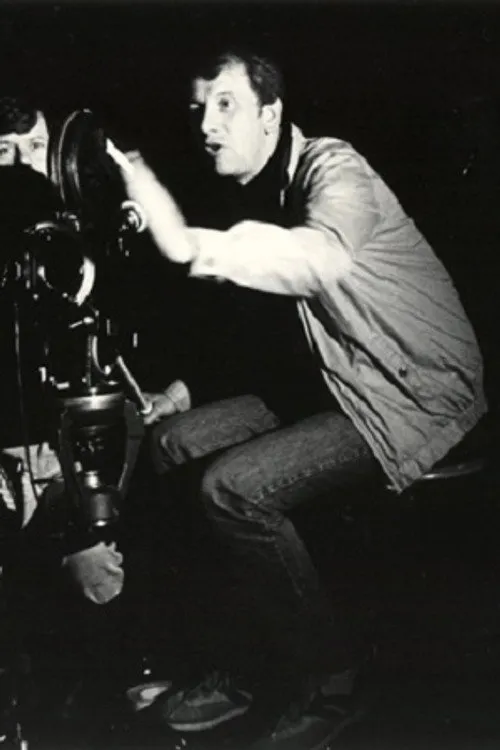 Paul Joyce interpretando a Himself