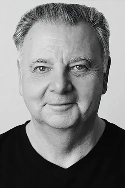 Tom Lister ha trabajado con Paul Knight en 1 ocasiones