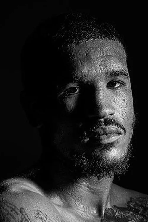 Paul Kroll interpretando a Self