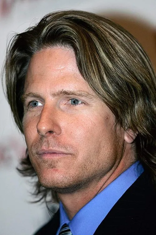 Paul Michael Robinson interpretando a Hunter