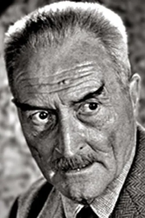 Paul Oettly interpretando a The huckster