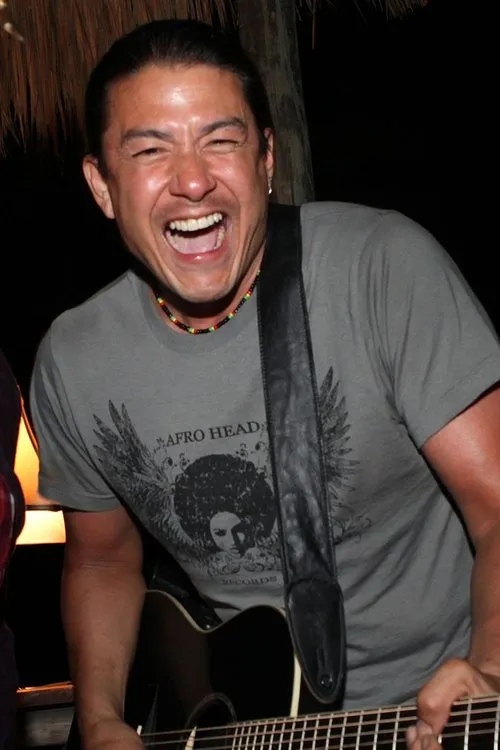 Paul Pesco interpretando a Self - Guitar