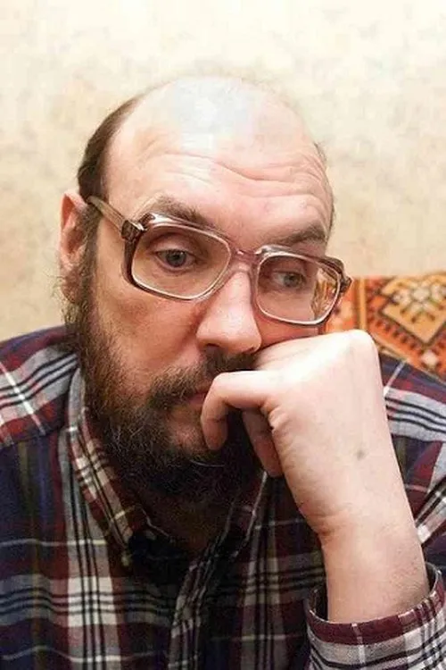 Paul Poom interpretando a 