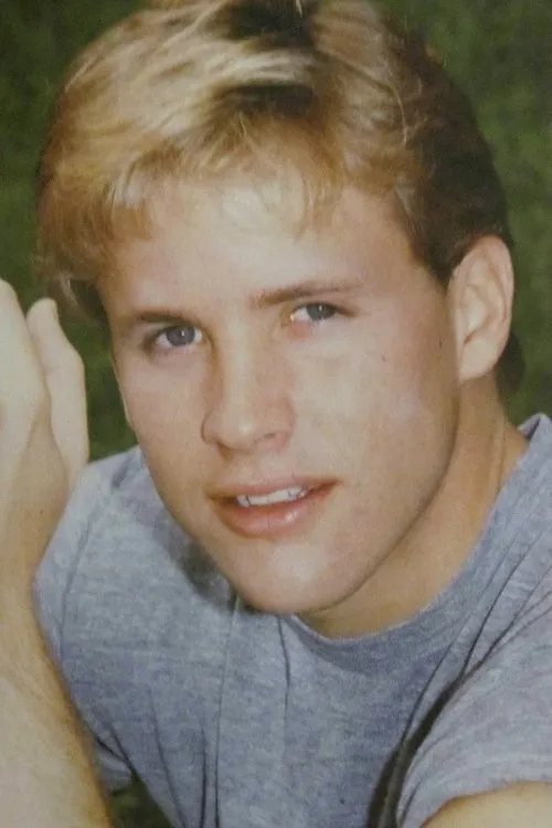 Paul Scherrer interpretando a Danny Garrett