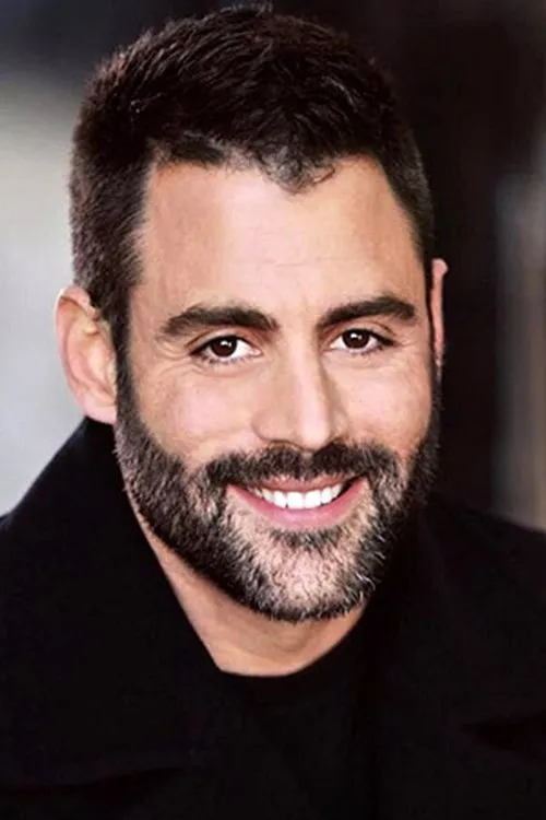 Paul Spadaro interpretando a Dave