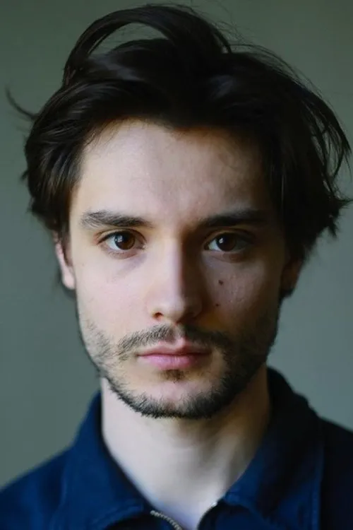 Paul Toucang interpretando a Matéo