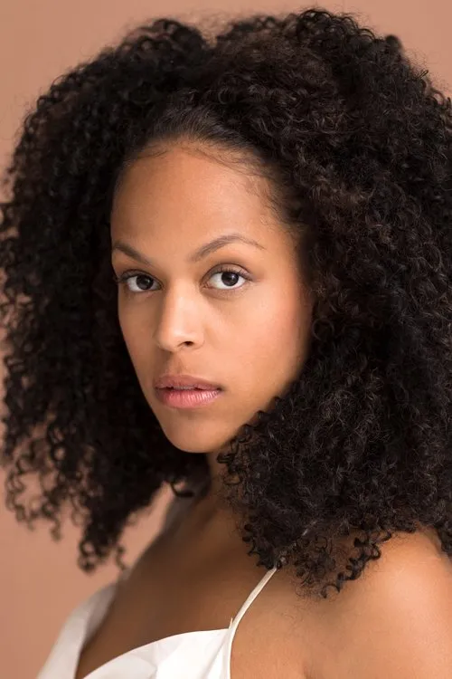 Paula Essam interpretando a Tara