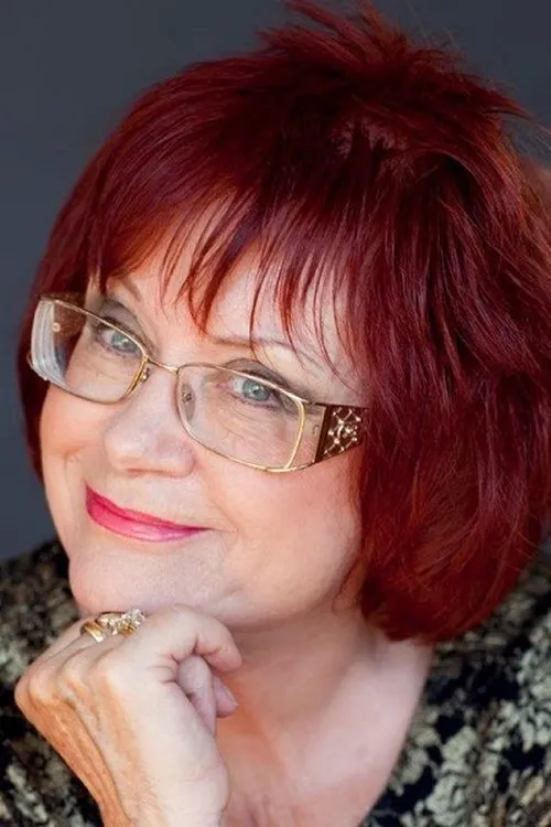 Paula Keenan interpretando a Sister Stone