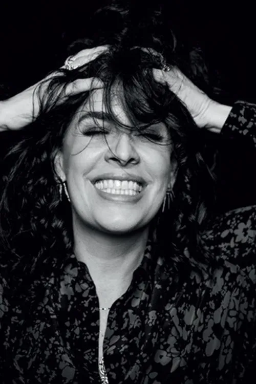 Paula Lavigne interpretando a Self