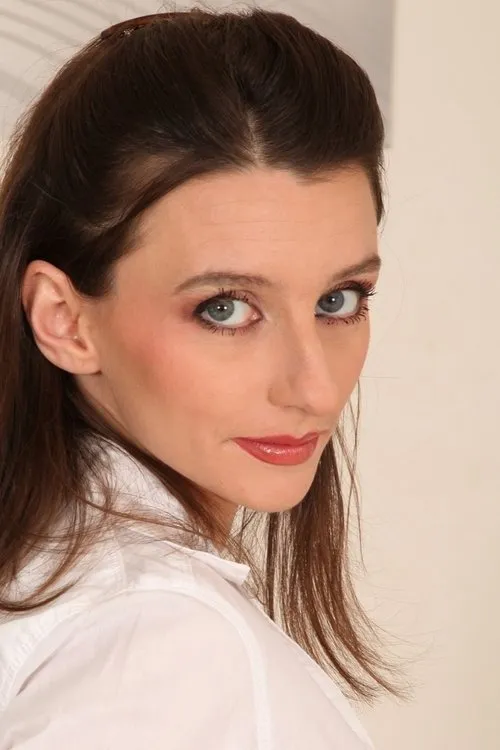 Pauline Cooper interpretando a