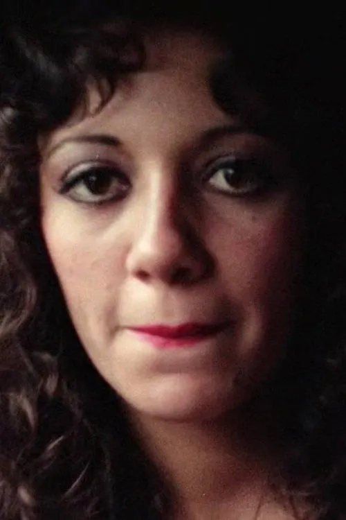 Pauline LaMonde interpretando a Pauline