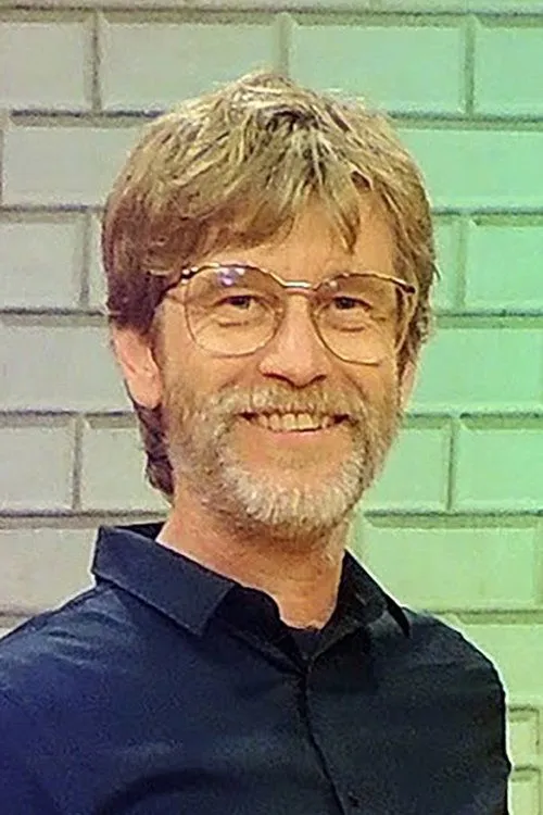 Paulo André interpretando a Miro Kuzko