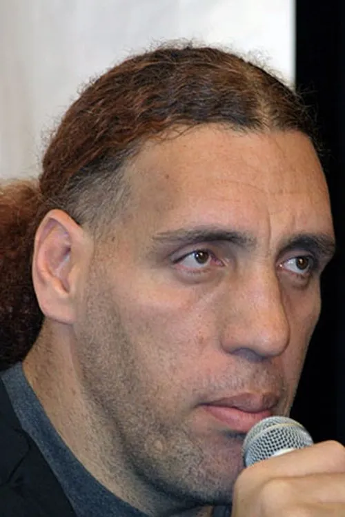 Paulo César da Silva interpretando a Self