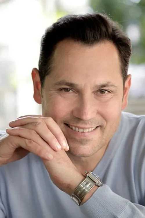 Pavel Vítek interpretando a Steven