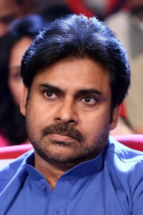 Pawan Kalyan interpretando a Komaram Puli