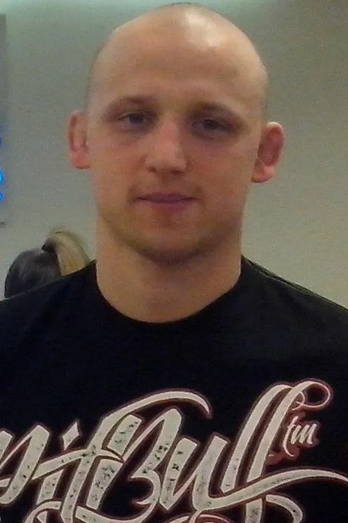 Viktor Pešta ha trabajado con Pawel Pawlak en 2 ocasiones