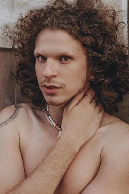 Pedro Fasanaro interpretando a Greg