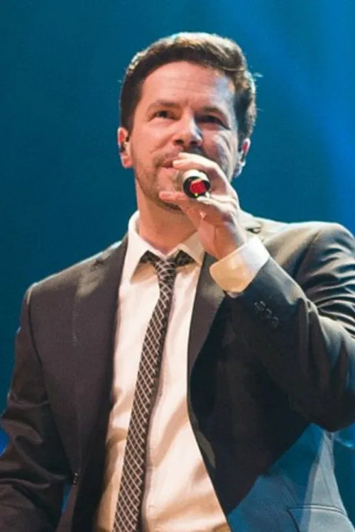 Pedro Mariano interpretando a Singer