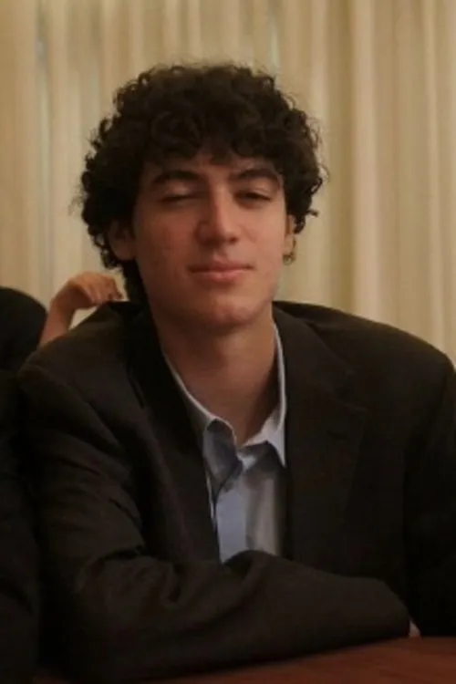 Pedro Myssior interpretando a Myssior