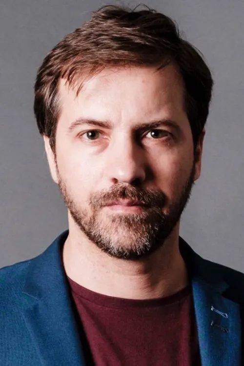 Pedro Oliveira interpretando a