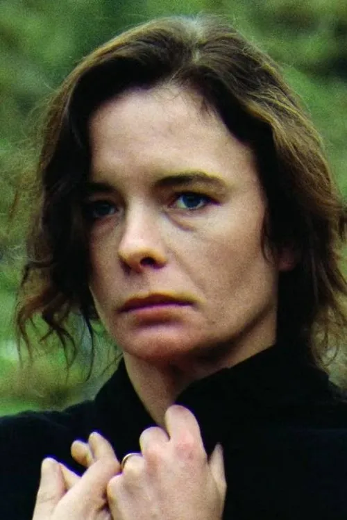 Penelope Stewart interpretando a Raelene