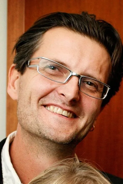 Per Fly interpretando a Spectator