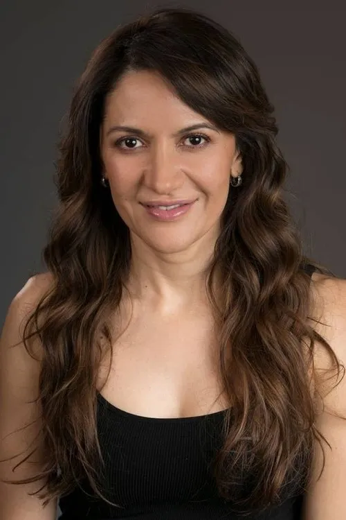 Perla Corona interpretando a Possessed Mom