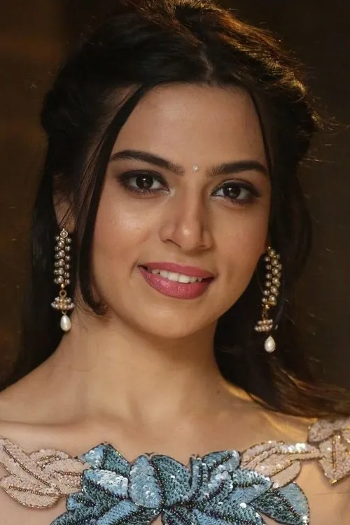 Perlene Bhesania interpretando a Pooja