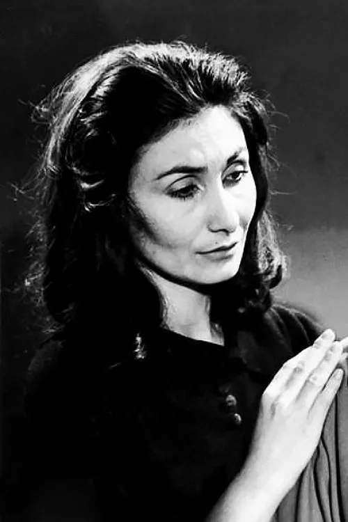 Perry Poravou interpretando a Mother