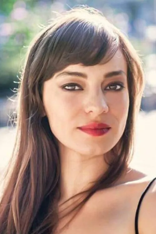 Pervin Bağdat interpretando a 