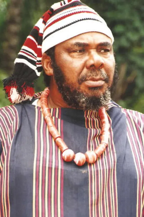 Chibuzo 'Phyno' Azubuike ha trabajado con Pete Edochie en 1 ocasiones