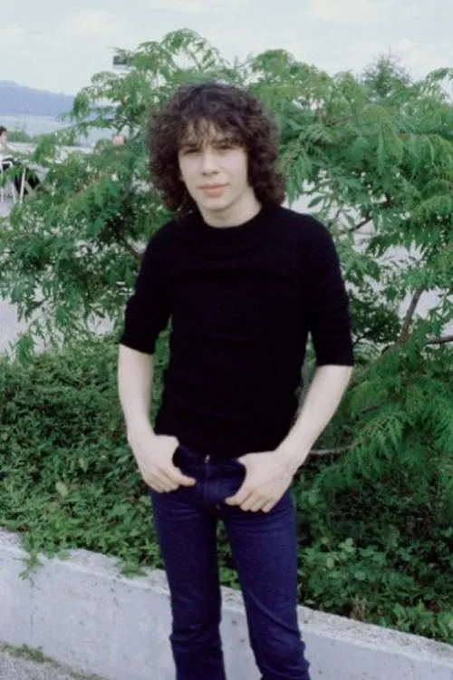 Sara Urquidez ha trabajado con Pete Willis en 1 ocasiones