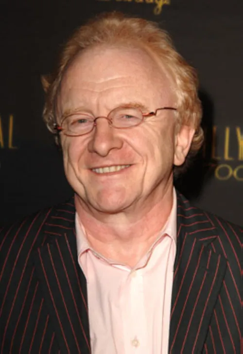 Peter Asher interpretando a