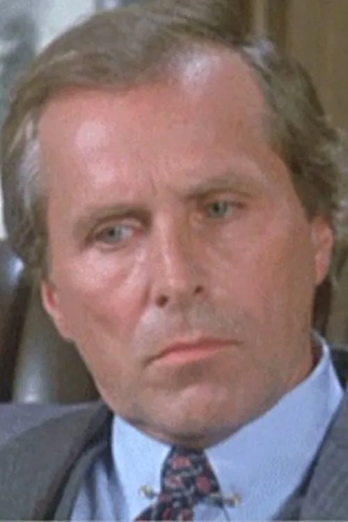 Peter Brandon interpretando a Marthy